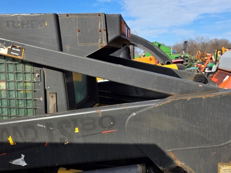 new-holland-ls180-image-22