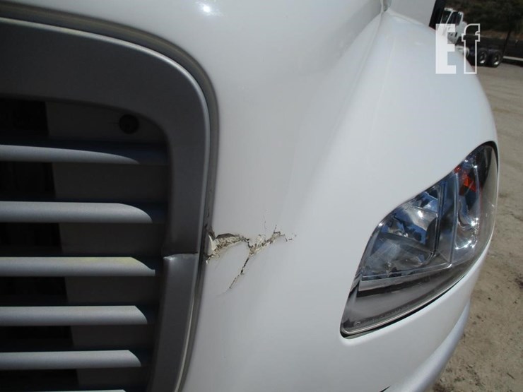 2014-freightliner-business-class-m2-106-image-20