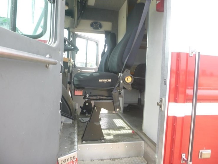 2005-freightliner-mt55-image-17