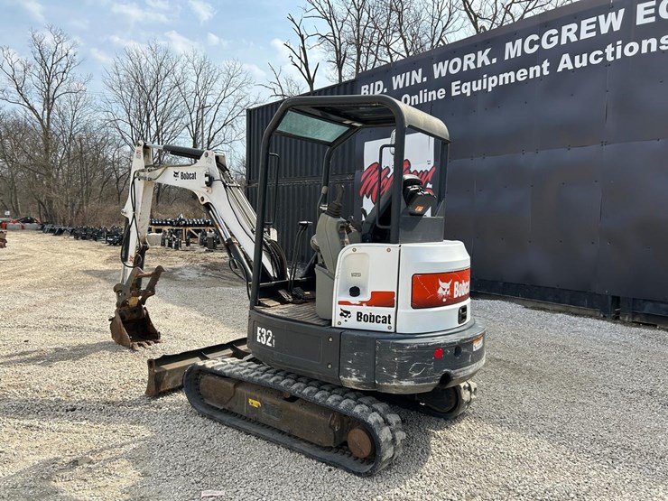 2016-bobcat-e32-image-2