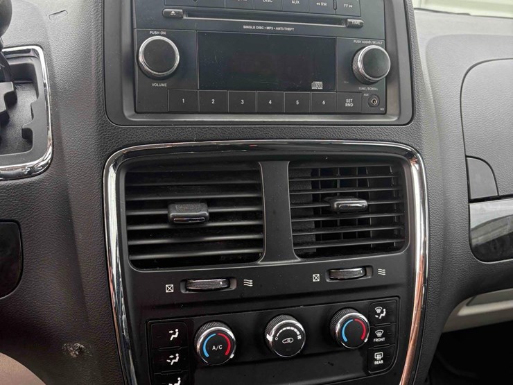 2015-dodge-caravan-image-22