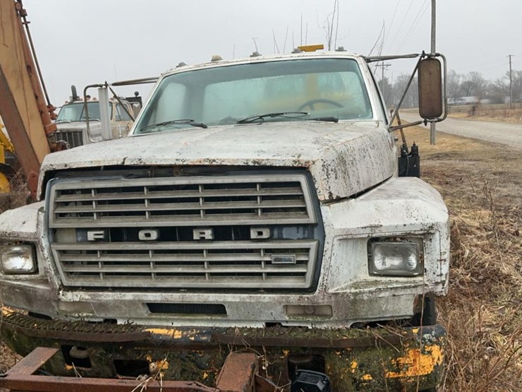 #301-•-1980-ford-k604-flatbed-truck-image-7