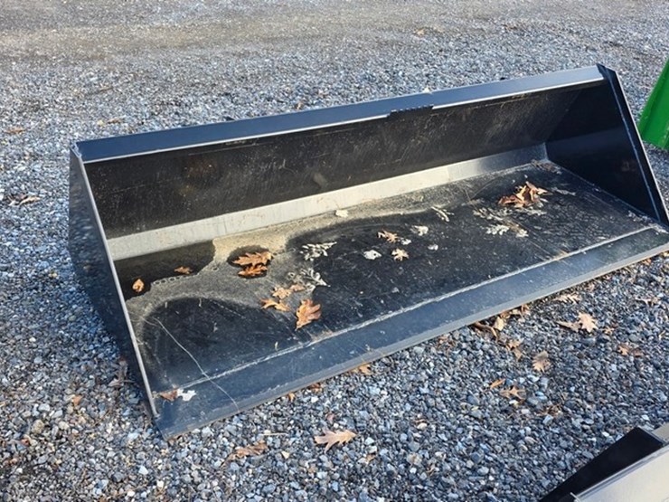 new-swict-84"-skidloader-bucket-image-3