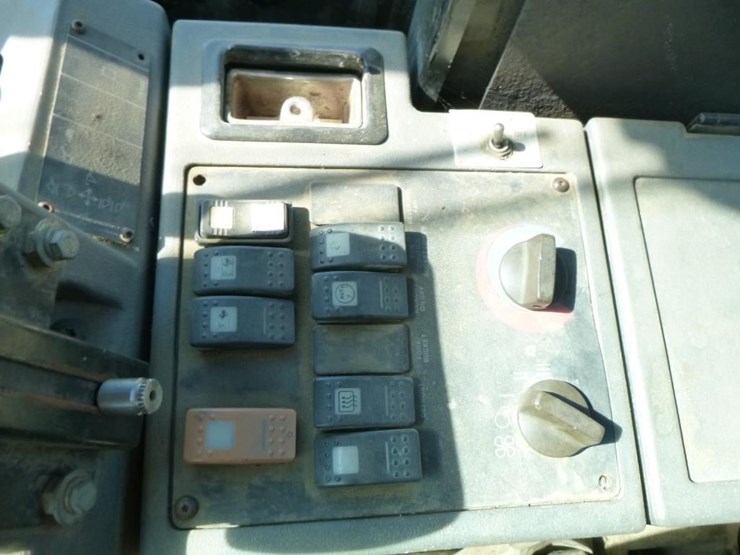 2004-caterpillar-924gz-image-16