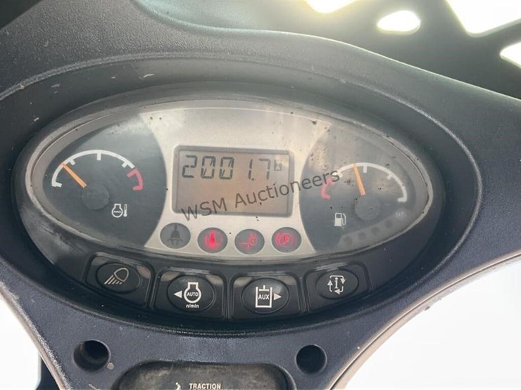 2015-bobcat-s750-image-19