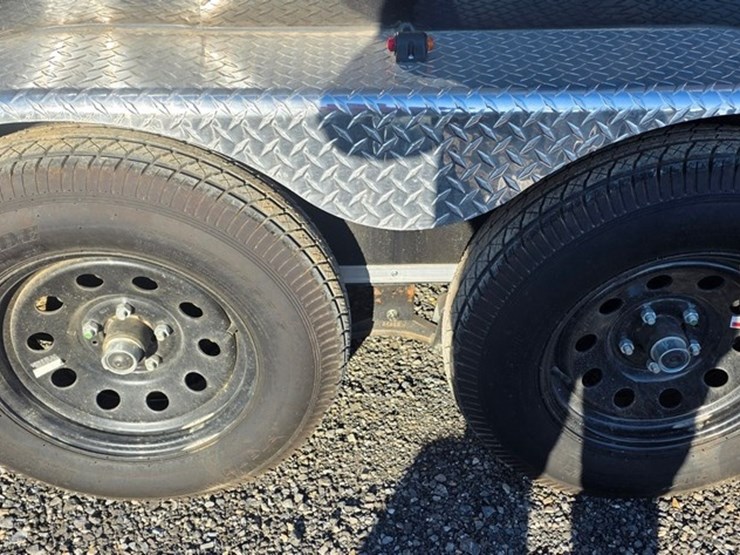 new-2005-carry-on-2-axle-box-trailer-(title)-image-16