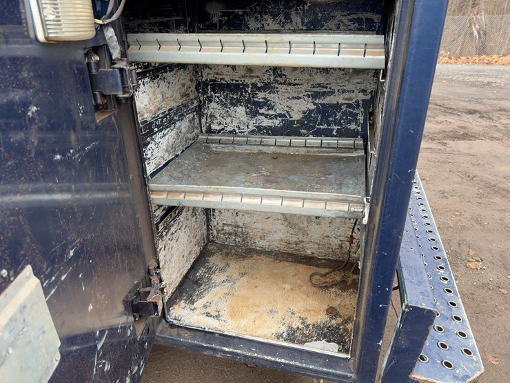 2012-ford-f550-xl-image-16