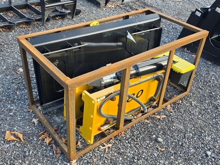 new-cfg-skidloader-rock-hammer-image-3