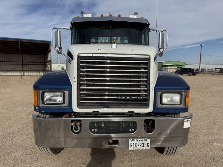 2014-mack-pinnacle-chu613-image-4