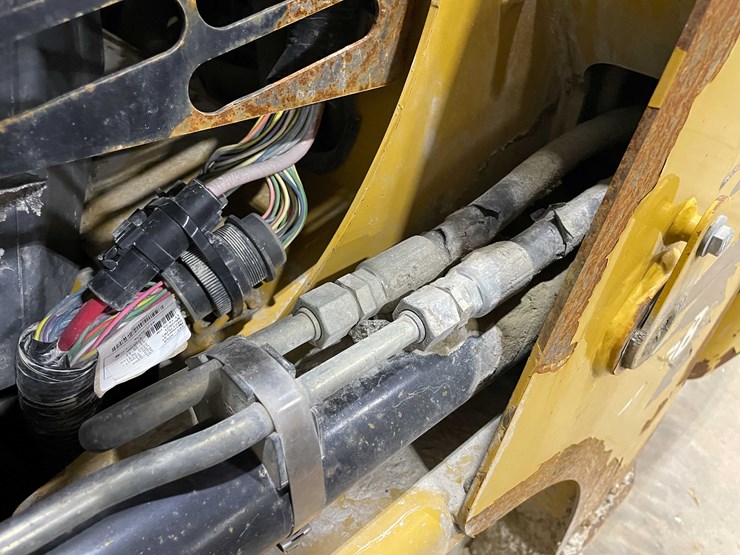 2012-caterpillar-226b3-image-42