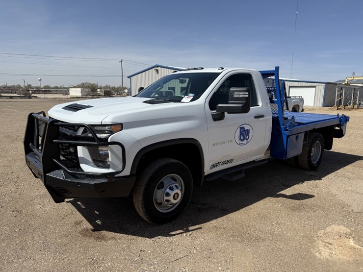 2022-chevrolet-silverado-3500hd-image-2