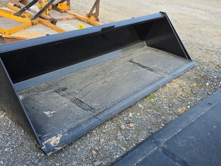 new-swict-84"-skidloader-bucket-image-3