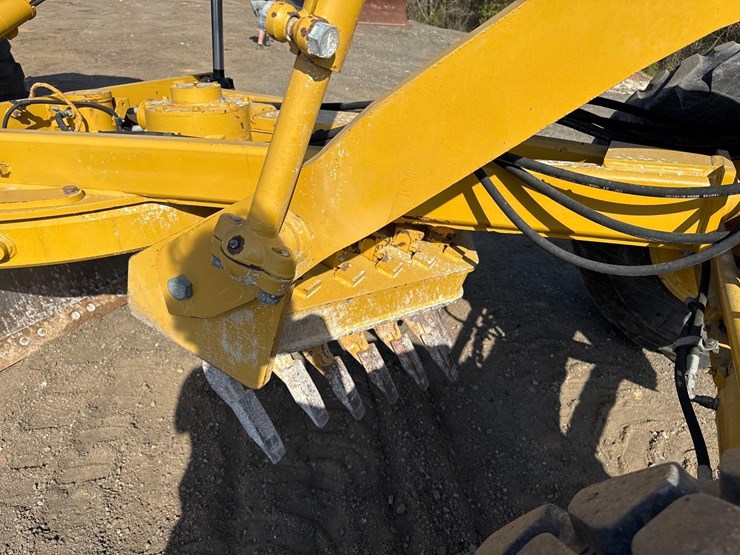 2019-caterpillar-120m-image-10