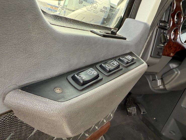 2015-mack-pinnacle-cxu613-image-10