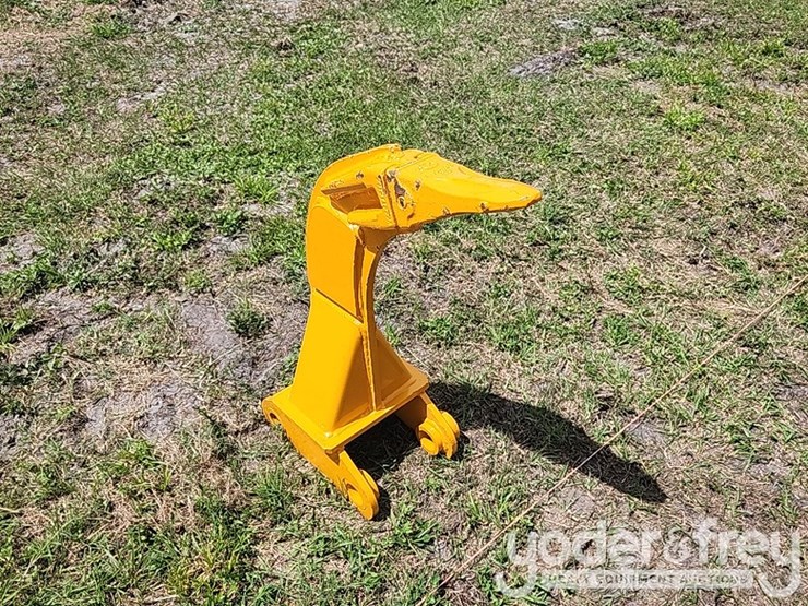 2026-caterpillar-305-image-2