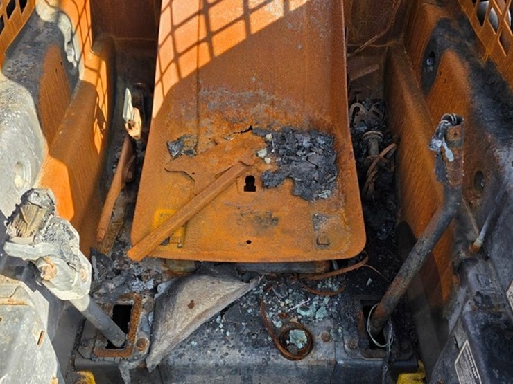 new-holland-ls140-image-40