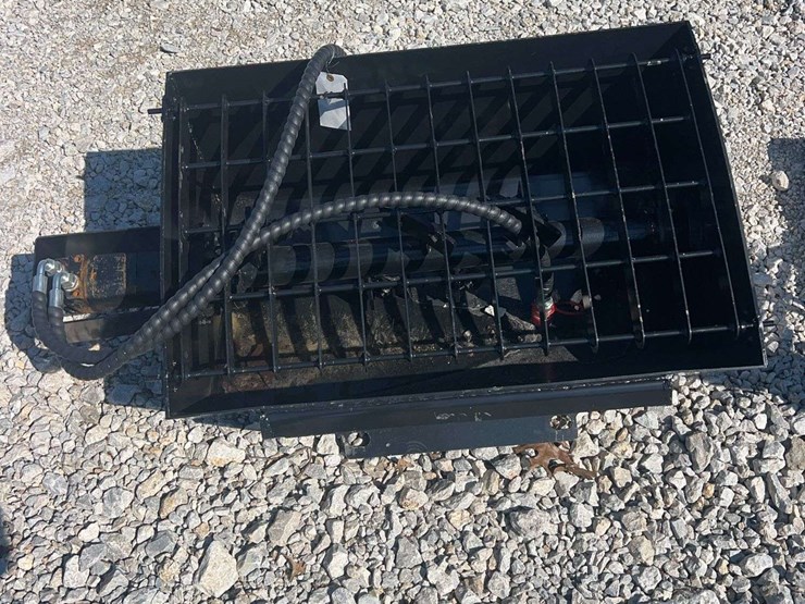 sdlanch-mini-skid-steer-mixing-bucket-image-1