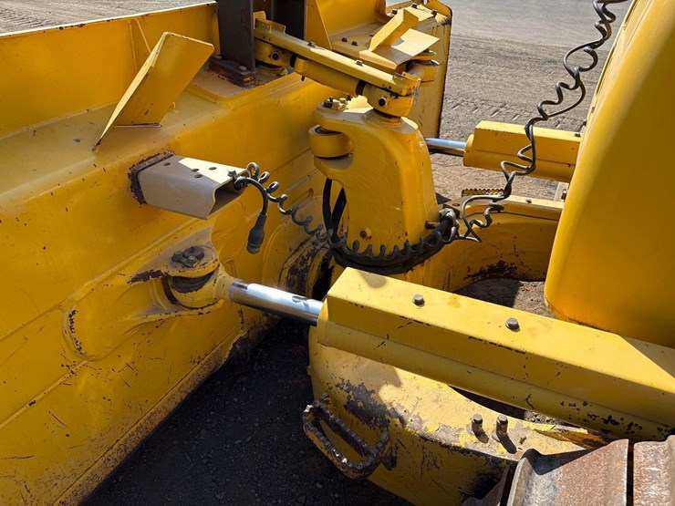 2021-komatsu-d71px-24-image-10