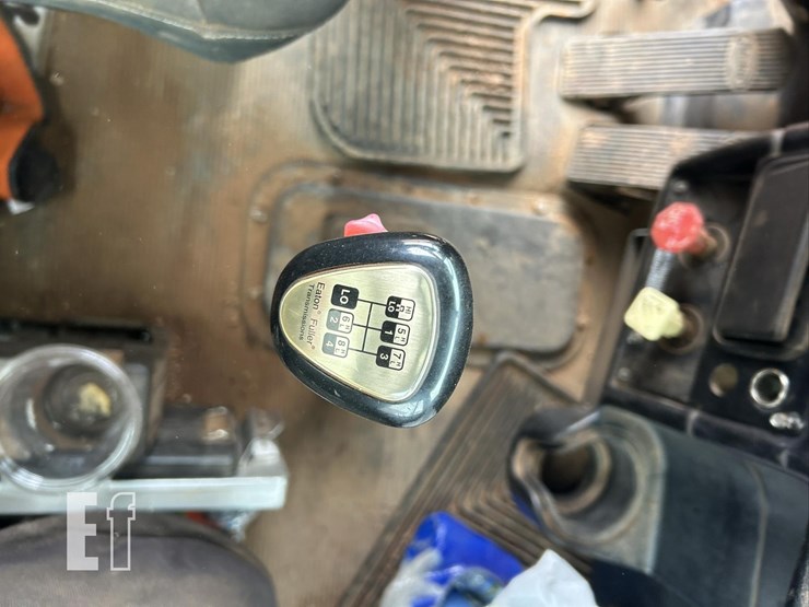 2004-peterbilt-357-image-43