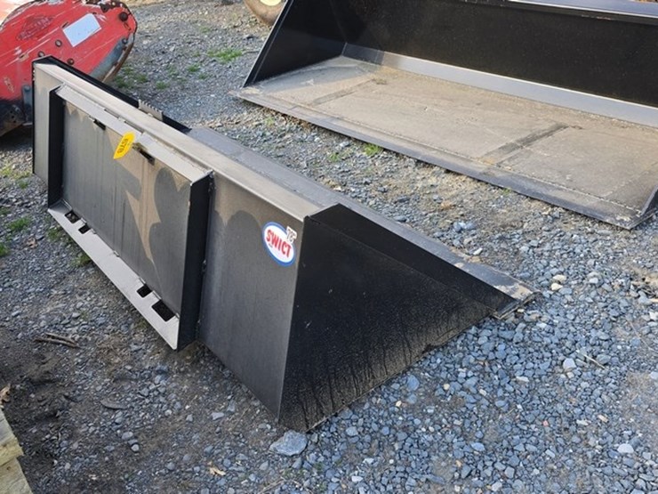 new-swict-78"-skidloader-bucket-image-2