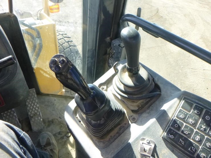 2005-deere-624j-image-26