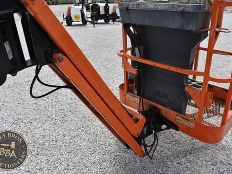 2013-jlg-e300ajp-image-25