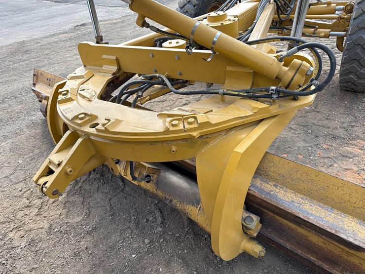 2011-caterpillar-140m2-vhp-plus-image-11