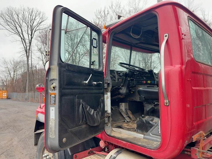 2000-mack-rd688s-image-28