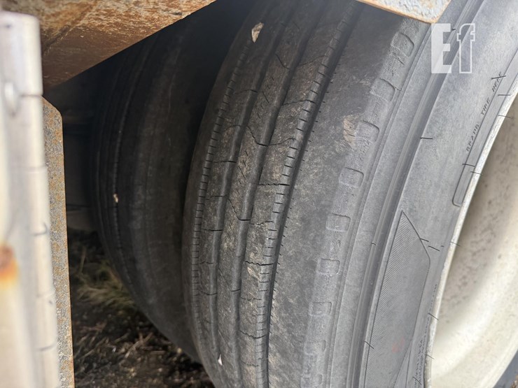 2013-2013-mov-hall-trailer-image-17