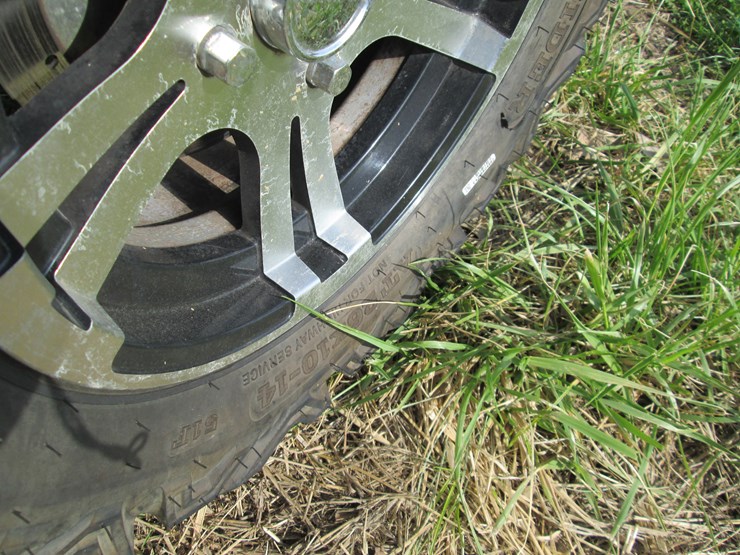 2011-caterpillar-550-image-13