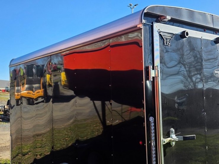 new-2005-carry-on-2-axle-box-trailer-(title)-image-11