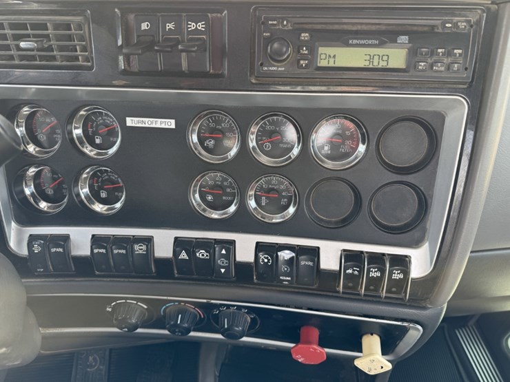 2008-kenworth-t800-image-18