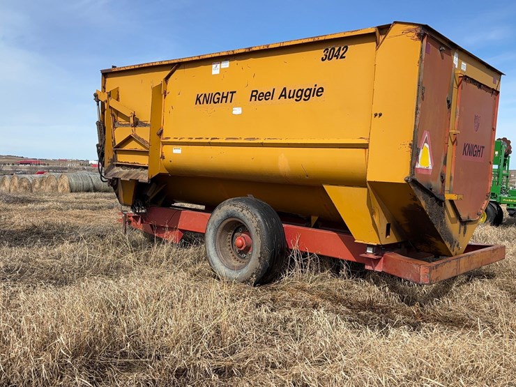 knight-reel-auger-feed-wagon-image-10