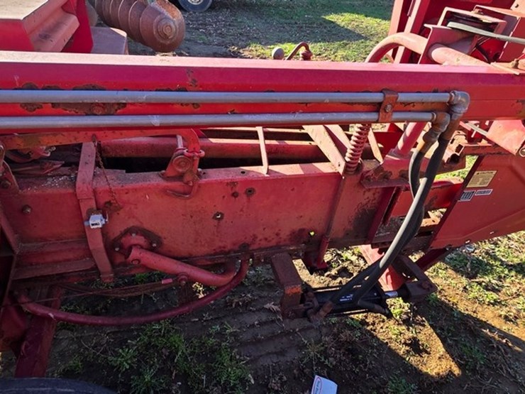 new-holland-310-image-22