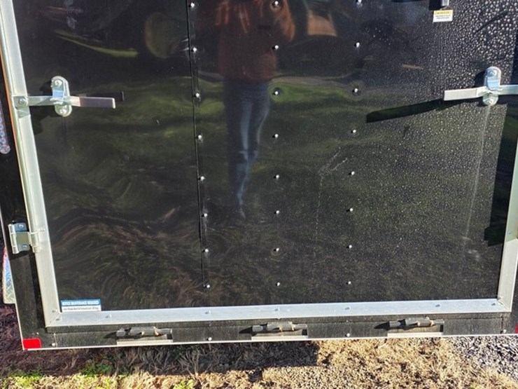 new-2005-carry-on-2-axle-box-trailer-(title)-image-12