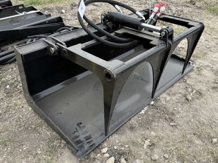 #197-•-mini-skid-steer-plate-grapple-image-1