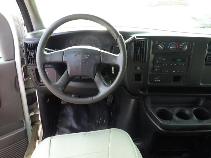 2005-chevrolet-express-2500-image-8