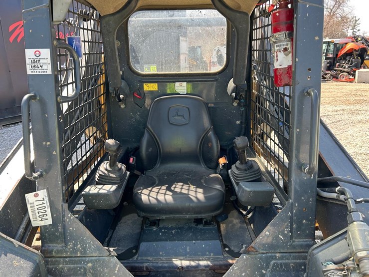 2019-deere-317g-image-12