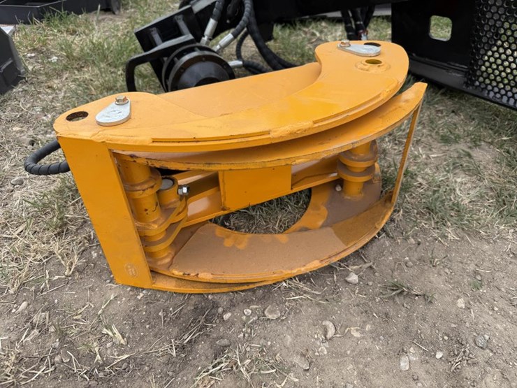#185-•-mini-skid-steer-rotating-gripper-image-2