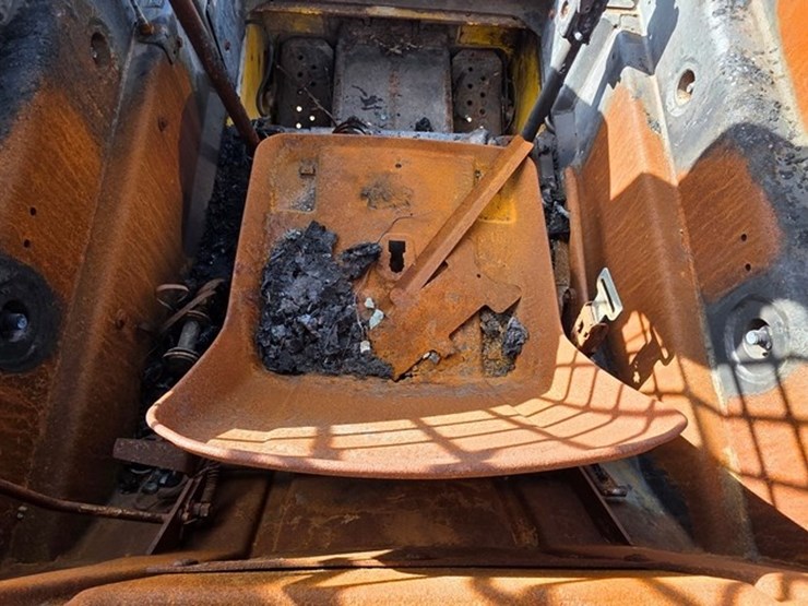 new-holland-ls140-image-35