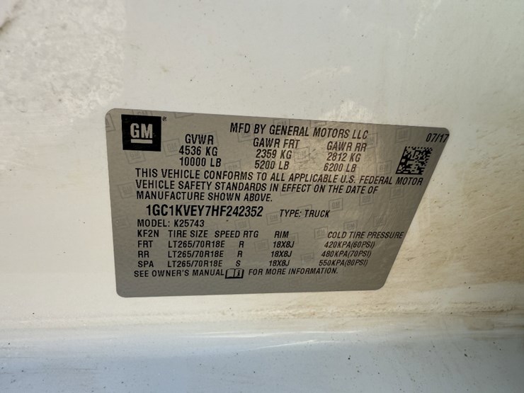 2017-chevrolet-silverado-2500hd-image-11