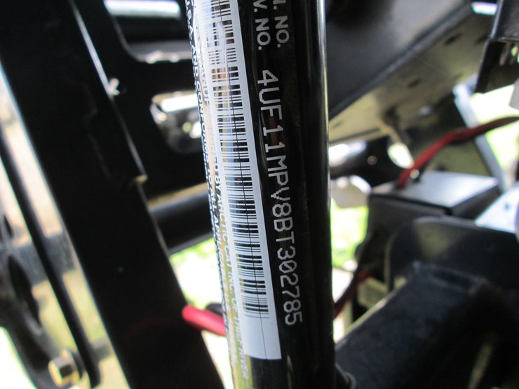 2011-caterpillar-550-image-30