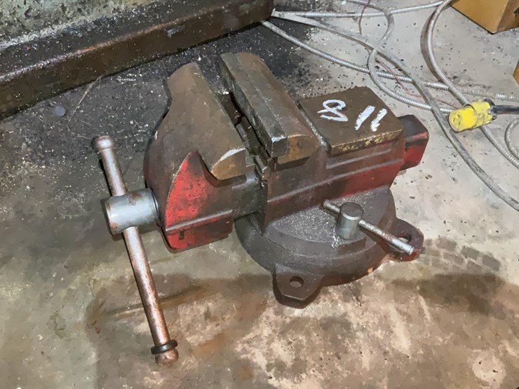 #118-•-bench-vise-image-2