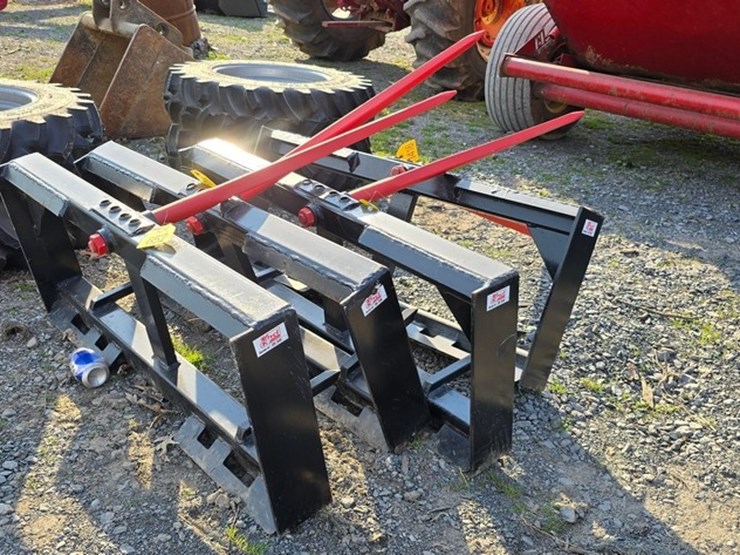 new-kivel-single-skidloader-bale-spear-image-1