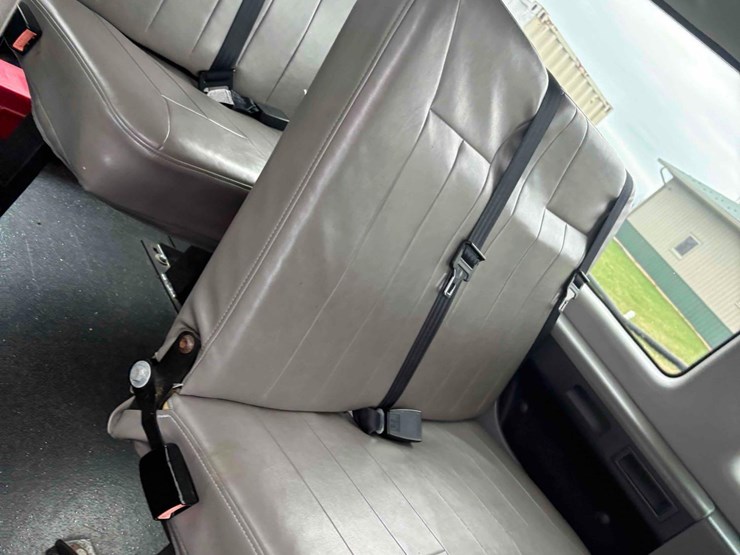 2011-ford-e350-image-14