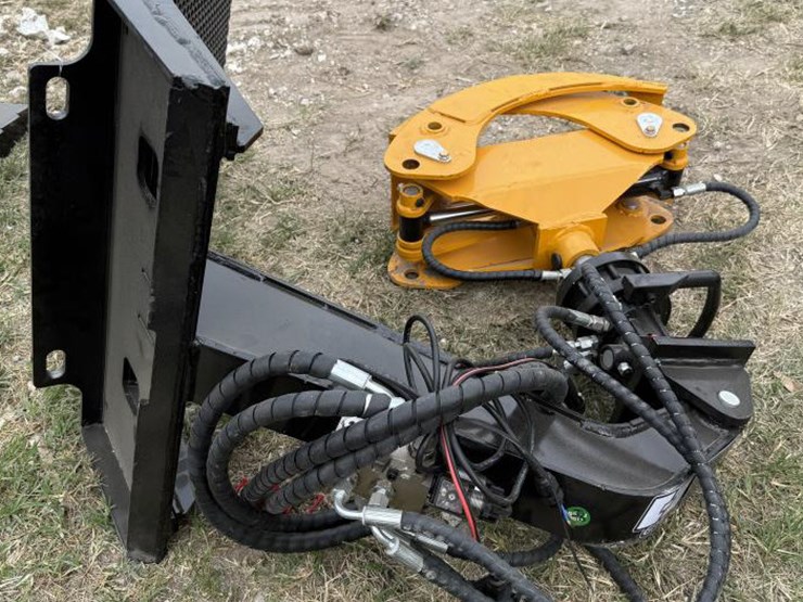 #185-•-mini-skid-steer-rotating-gripper-image-4