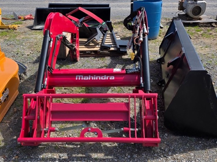 new-mahindra-7095clgc-euro-loader-image-14