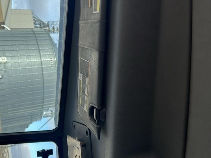 2014-peterbilt-384-image-24