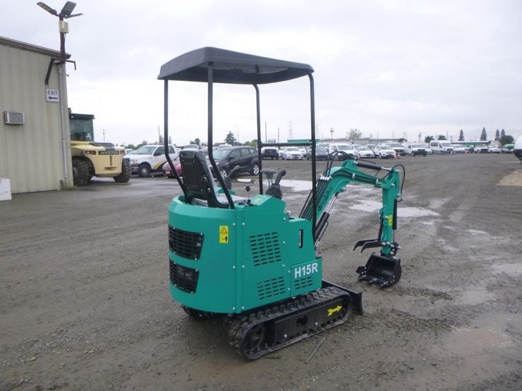 2026-agt-h15r-hydraulic-excavator-image-3