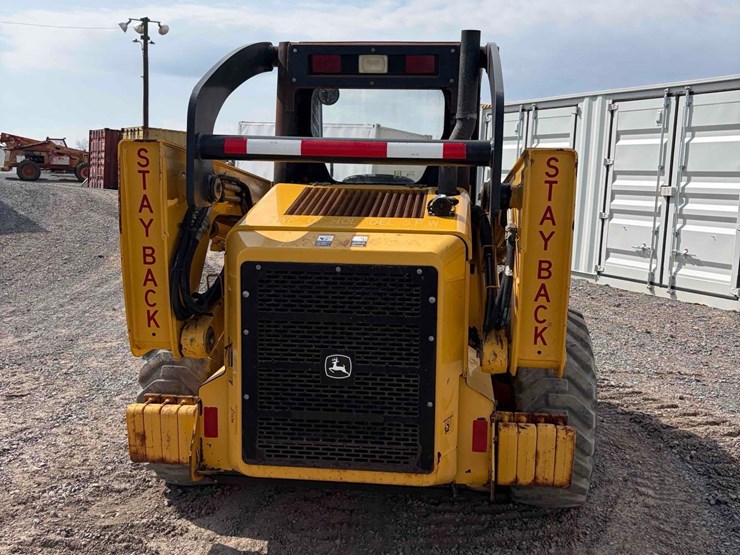 john-deere-332-image-4